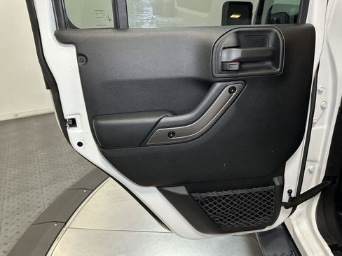Used 2018 Jeep Wrangler Unlimited Sahara AWD/4WD image 29