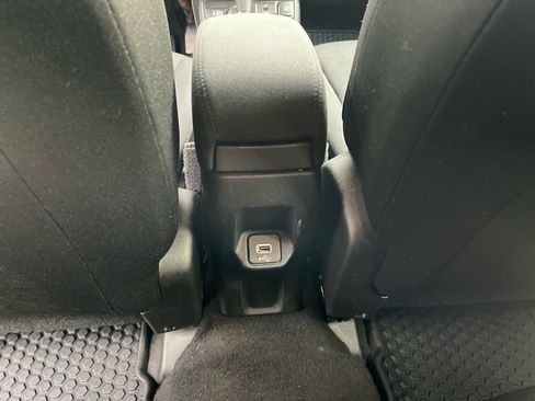 Used 2019 Jeep Renegade Latitude w/ Cold Weather Group image 12