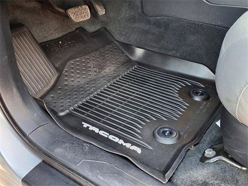 Used 2019 Toyota Tacoma SR image 18