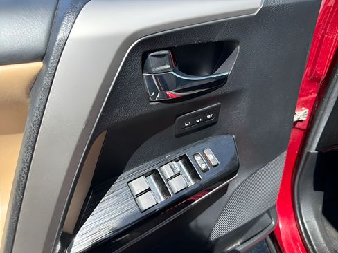 Used 2018 Toyota RAV4 Limited FWD image 15