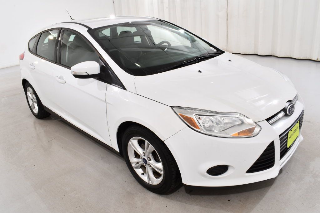Used 2013 Ford Focus SE w/ SE Winter Pkg FWD image 5