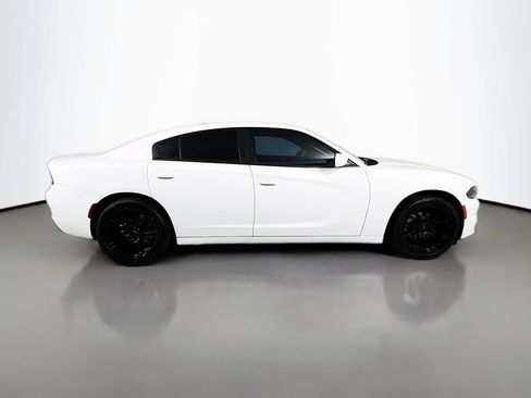Used 2022 Dodge Charger SXT RWD image 8