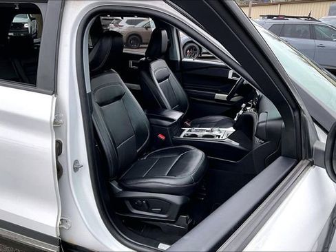 Used 2022 Ford Explorer Limited image 30