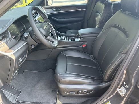 New 2025 Jeep Grand Cherokee Limited w/ Luxury Tech Group II image 9