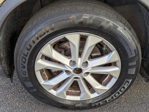 Used 2014 Nissan Rogue SV w/ SV Premium Package image 29