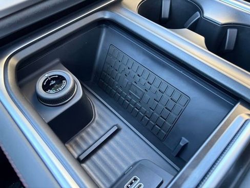 New 2025 Ford Expedition Active image 17