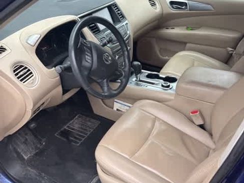 Used 2019 Nissan Pathfinder SL w/ Cargo Package image 10