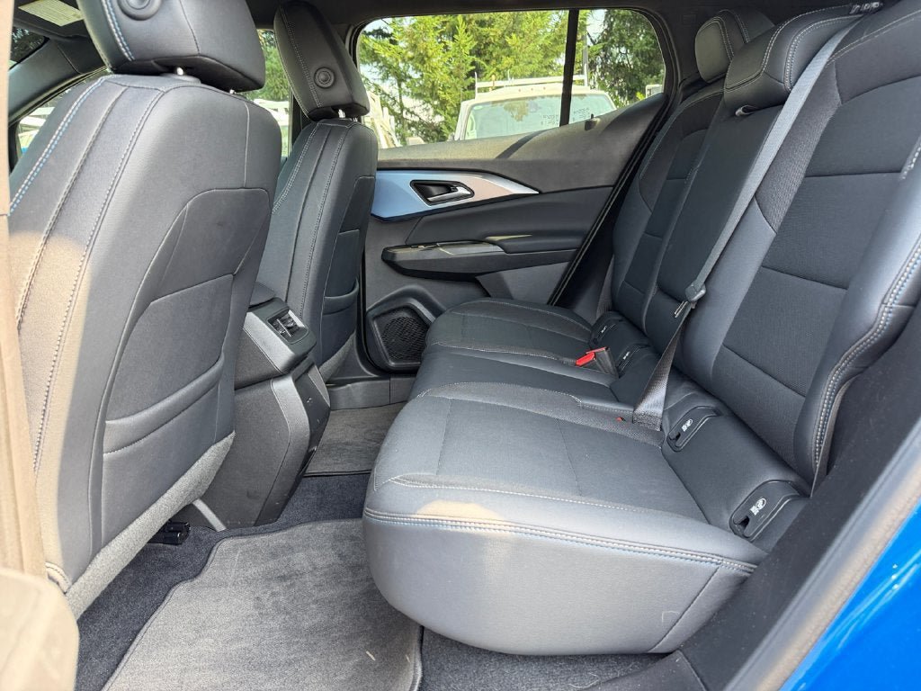 Used 2024 Chevrolet Equinox EV LT w/ Active Safety Package 3 AWD/4WD image 34