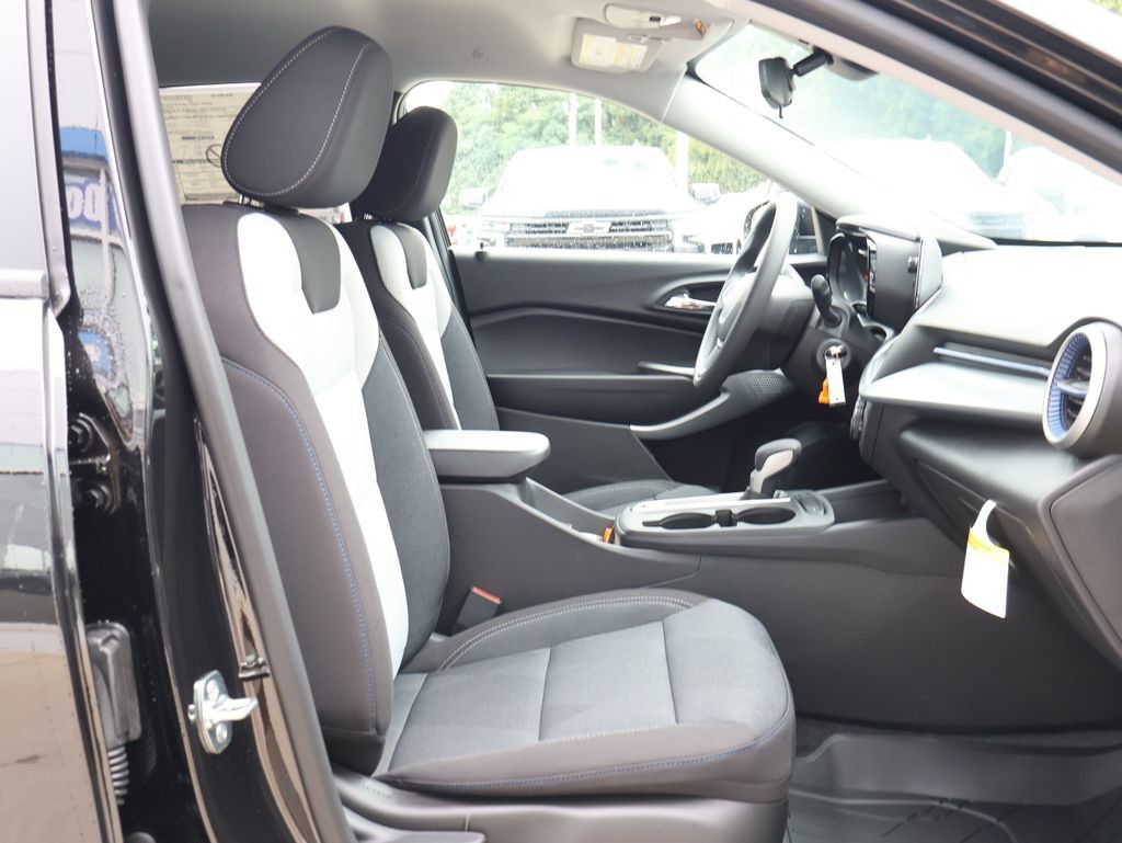 New 2026 Chevrolet Trax LS w/ LS Convenience Package FWD image 29