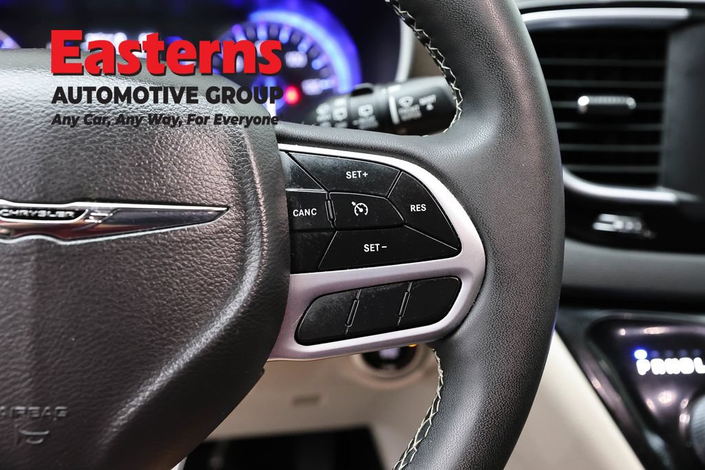 Used 2022 Chrysler Voyager LX FWD image 17