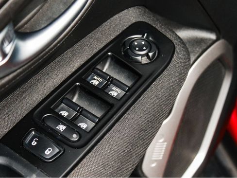 Used 2021 Jeep Renegade Latitude AWD/4WD image 9