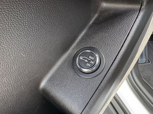 Used 2022 Chevrolet Traverse LT AWD/4WD image 18