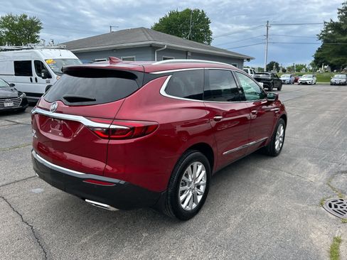 Used 2020 Buick Enclave Premium w/ Sun and Sites Package AWD/4WD image 4