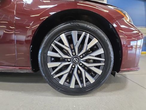 Used 2025 Nissan Altima 2.5 SV FWD image 28