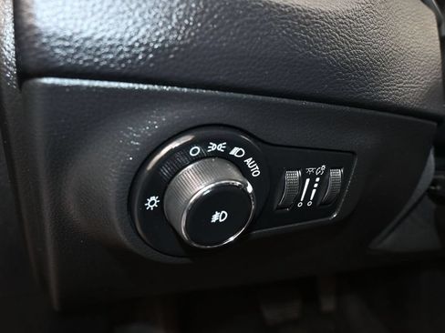 Used 2018 Jeep Compass Latitude w/ Popular Equipment Group AWD/4WD image 14