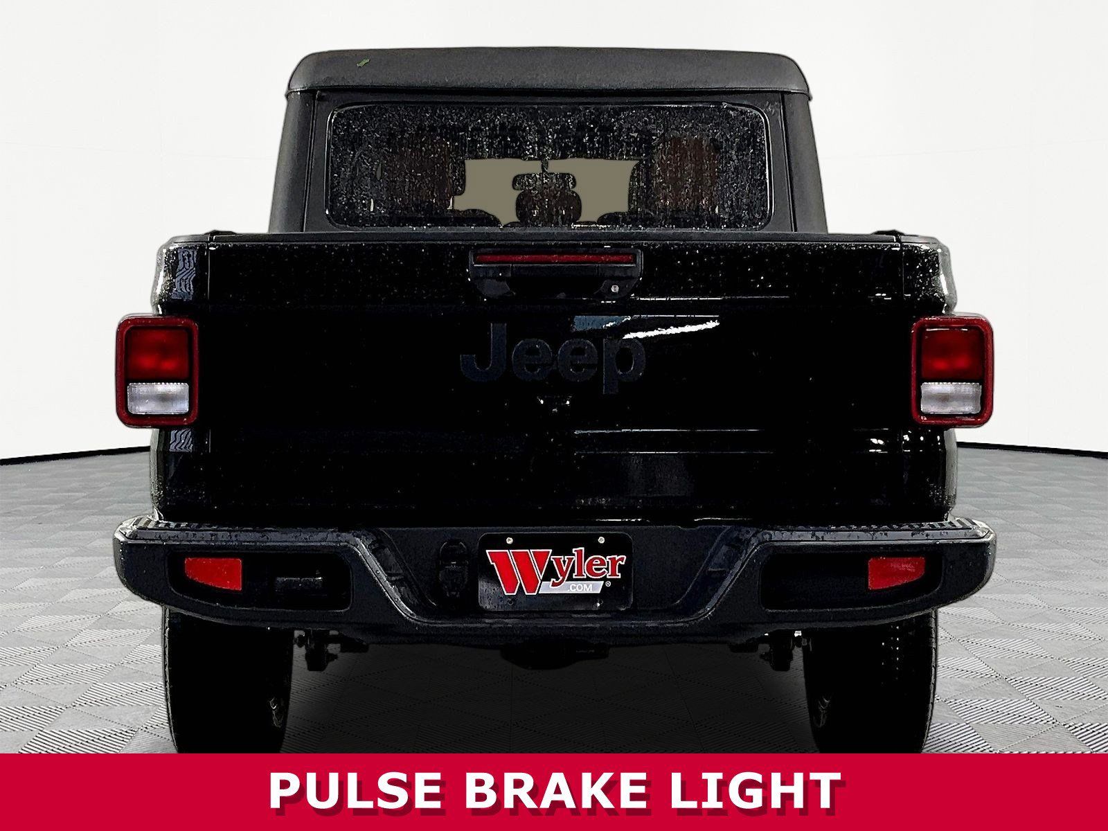 Used 2022 Jeep Gladiator Sport AWD/4WD image 5