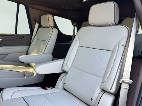New 2026 GMC Yukon Denali w/ Denali Reserve Package AWD/4WD image 15