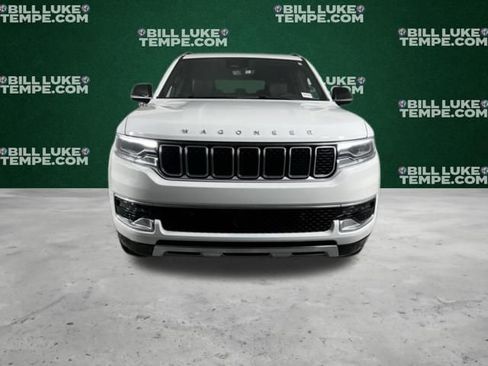 Used 2023 Jeep Wagoneer L Series III w/ Preferred Equipment Group AWD/4WD image 4