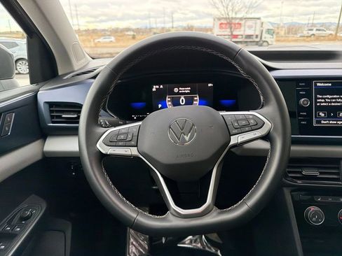 Certified 2023 Volkswagen Taos SE w/ Panoramic Sunroof Package image 17