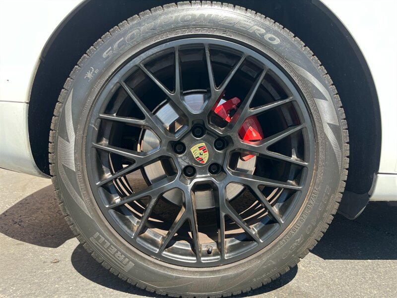 Used 2017 Porsche Macan GTS AWD/4WD image 34