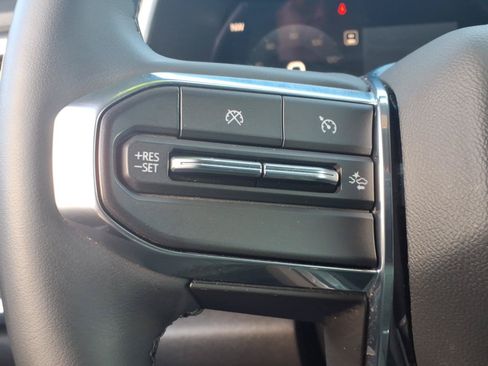 Used 2024 GMC Canyon Elevation w/ Convenience Package AWD/4WD image 17