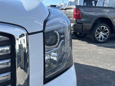 Used 2017 GMC Yukon SLT w/ Premium Edition image 9