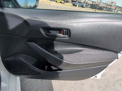 Used 2025 Toyota Corolla LE image 32