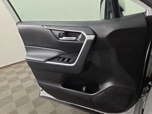 Used 2025 Toyota RAV4 XLE AWD/4WD image 29