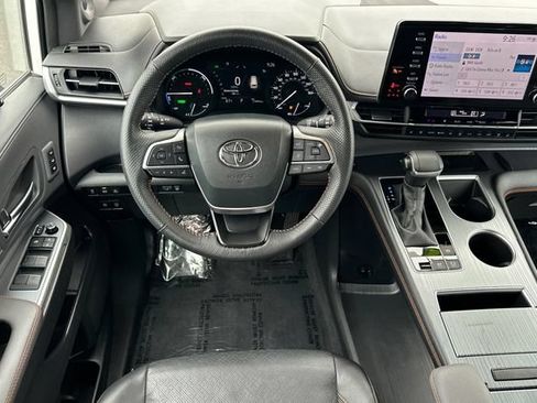 Certified 2024 Toyota Sienna XSE w/ XSE Premium Package FWD image 18