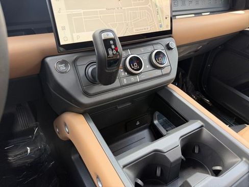 New 2026 Land Rover Defender 110 X-Dynamic SE AWD/4WD image 24