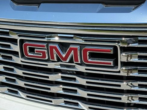 Used 2024 GMC Sierra 1500 Denali image 11