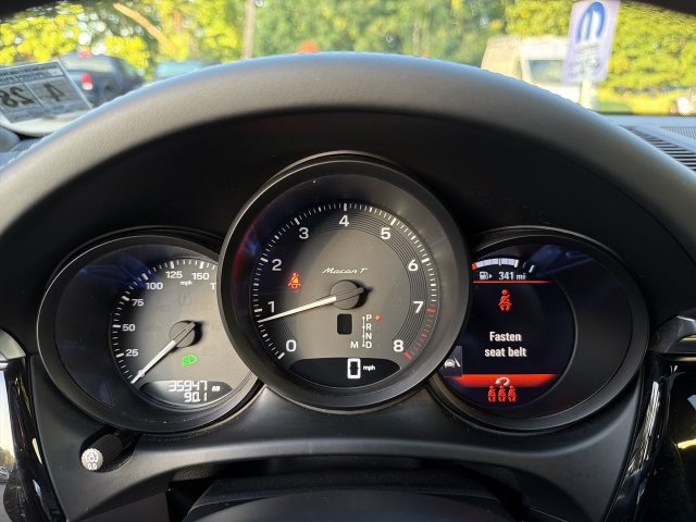 Used 2023 Porsche Macan Turbo AWD/4WD image 19