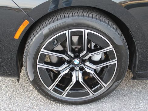 Used 2024 BMW i7 xDrive60 image 33