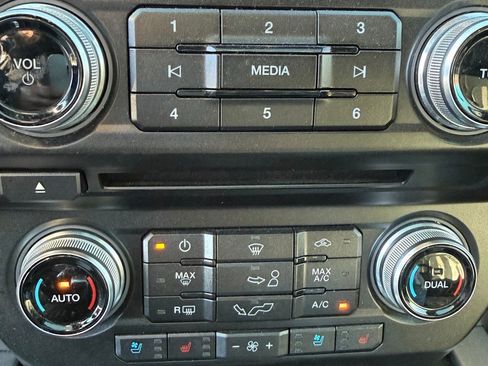 Used 2018 Ford F150 Platinum w/ Equipment Group 701A Luxury image 11