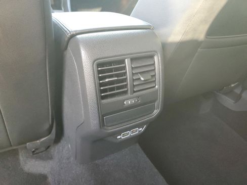 Used 2020 Volkswagen Passat 2.0T R-Line image 16