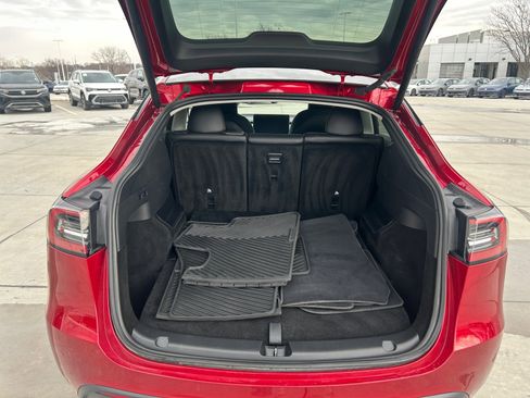 Used 2024 Tesla Model Y Long Range image 11