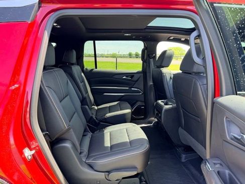 Used 2026 Chevrolet Traverse High Country AWD/4WD image 9