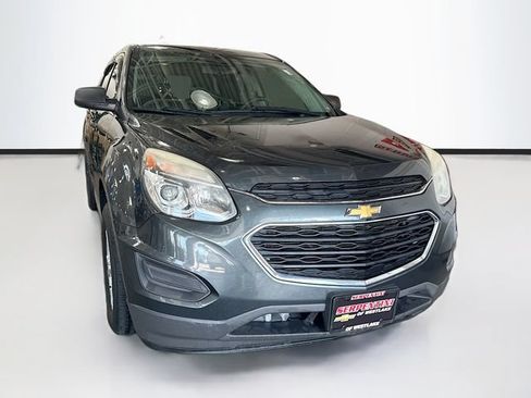 Used 2017 Chevrolet Equinox LS FWD image 3