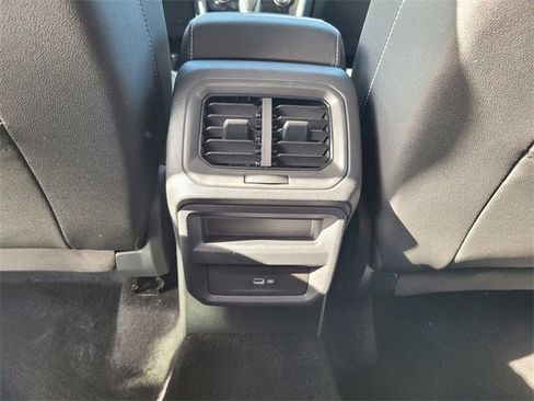 Used 2024 Volkswagen Taos SE image 17