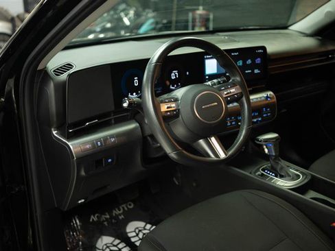 Used 2025 Hyundai Kona SEL FWD image 9