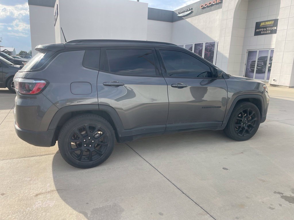 Used 2022 Jeep Compass Latitude FWD image 5