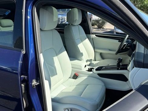 Used 2025 Porsche Macan AWD/4WD image 14