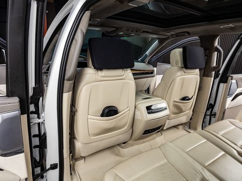 Used 2022 Cadillac Escalade Sport Platinum AWD/4WD image 33