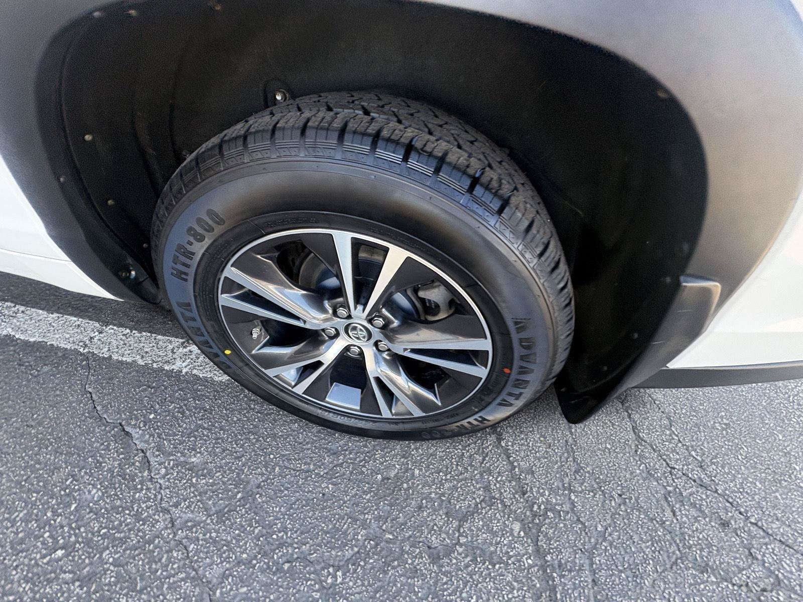 Used 2018 Toyota Highlander Plus AWD/4WD image 11