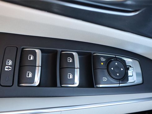 Certified 2025 Kia Sorento S image 14