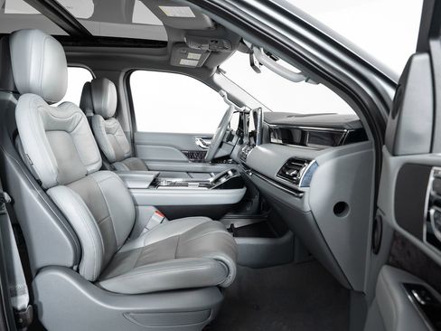 Used 2021 Lincoln Navigator L Reserve image 27