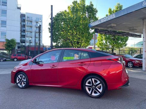 Used 2017 Toyota Prius Four Touring w/ Premium Convenience Package FWD image 11