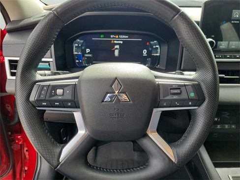 Used 2024 Mitsubishi Outlander image 19