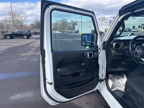 Certified 2020 Jeep Gladiator Sport w/ Quick Order Package 24S image 11