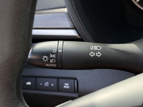 Used 2025 Nissan Altima 2.5 SV FWD image 19